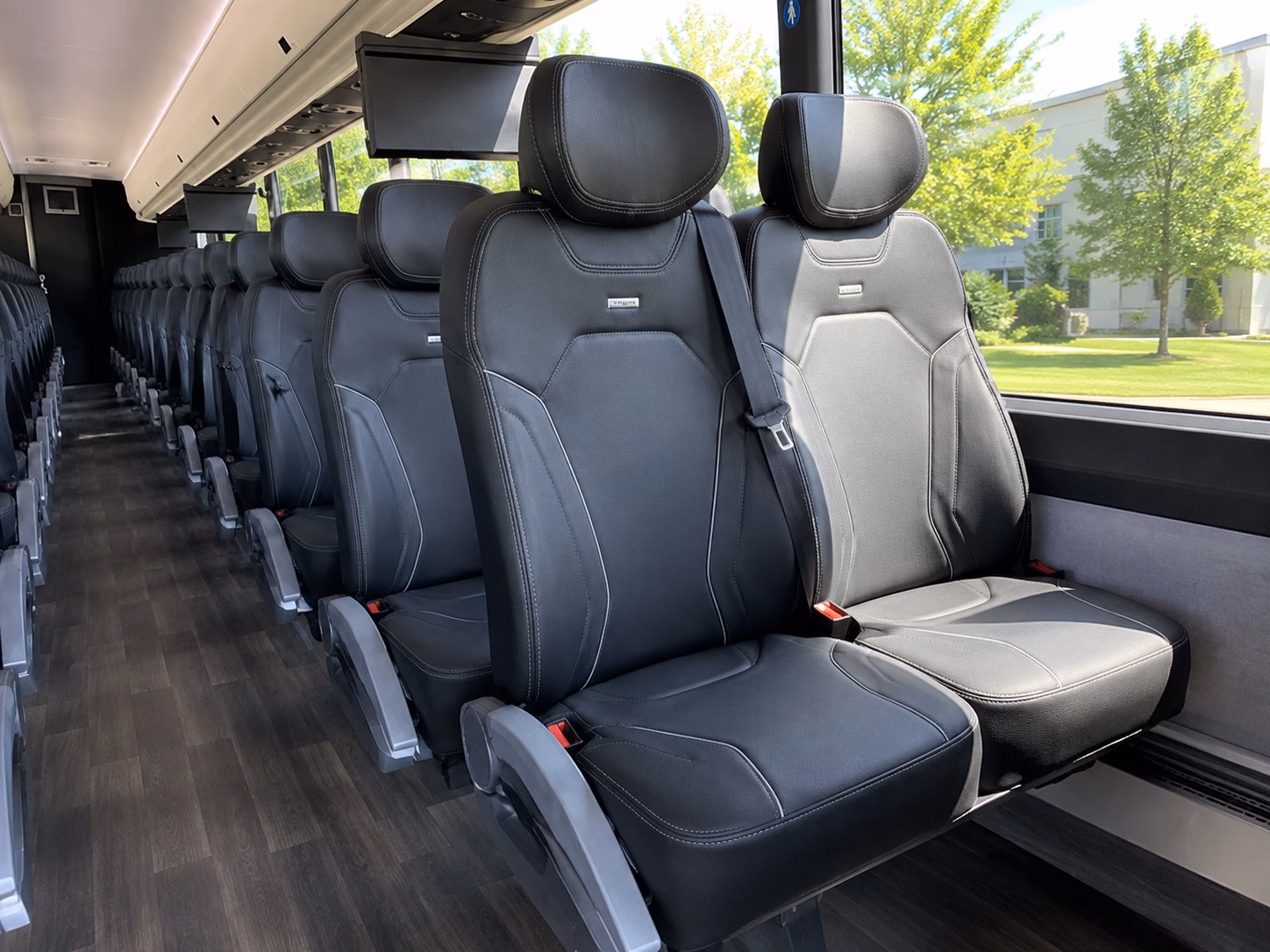 kenner gateway charter buses to louis armstrong new orleans international airport msy