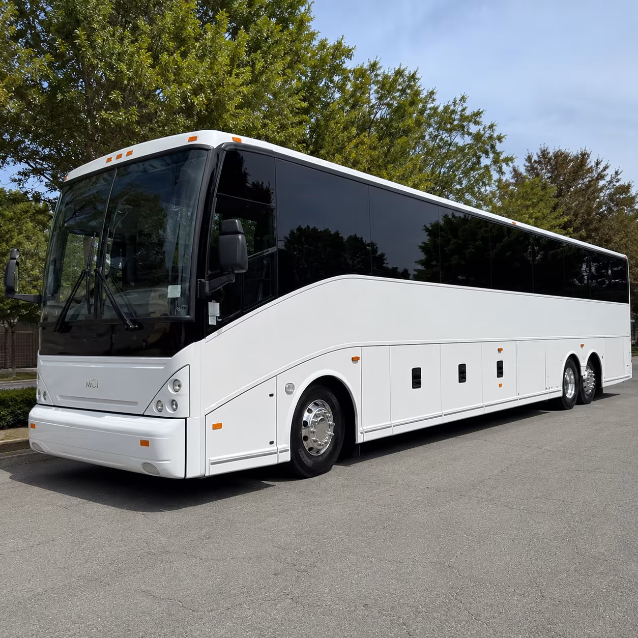 msy airport shuttle buses to hotels along airline drive and veterans boulevard