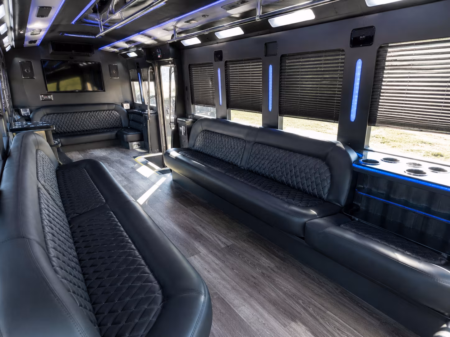 prom night party buses to the pontchartrain convention civic center and downtown new orleans